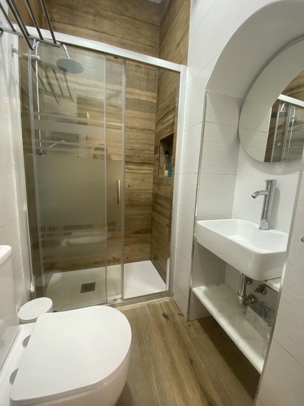 Alquiler Residencial Calle Mira El Sol baño